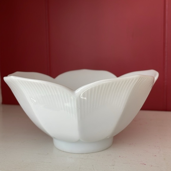 Tulip White Floral Ceramic Bowl. Candy or condiment bowl. - Picture 3 of 3